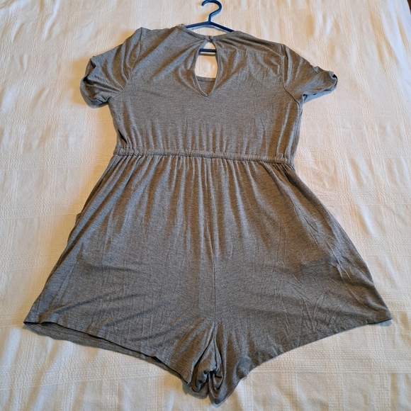 Torrid women's size 0, new has small defect pictured - Picture 8 of 10